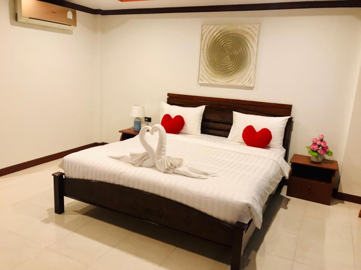Хостел Benetti House Patong Экстерьер фото