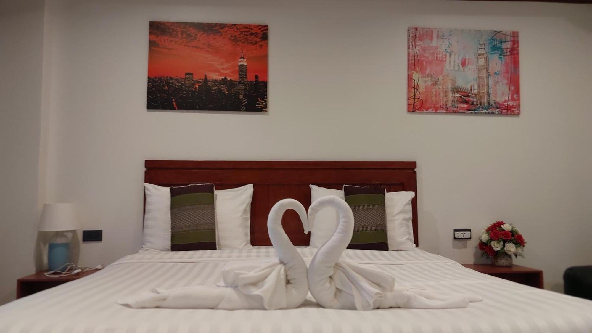 Хостел Benetti House Patong Экстерьер фото