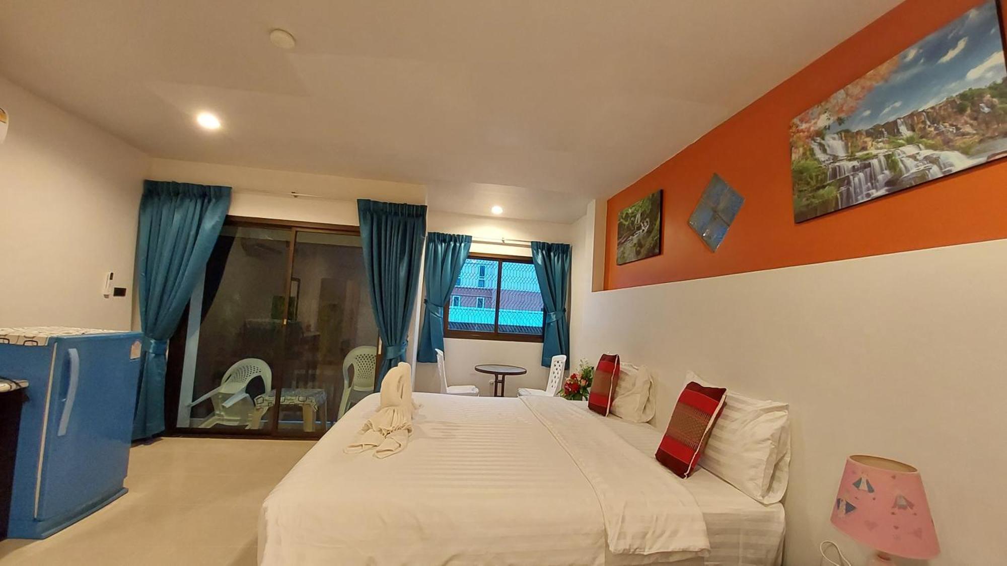 Хостел Benetti House Patong Экстерьер фото