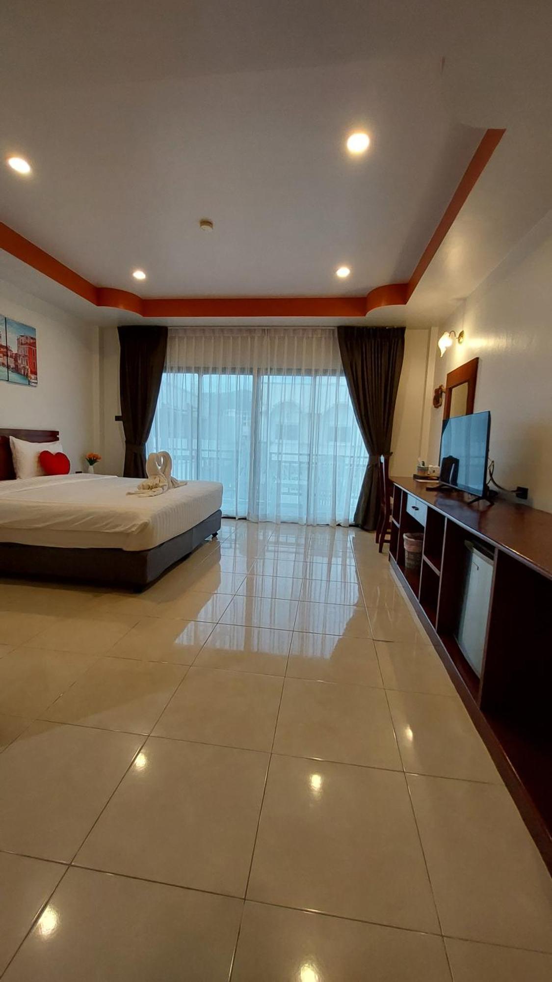Хостел Benetti House Patong Экстерьер фото