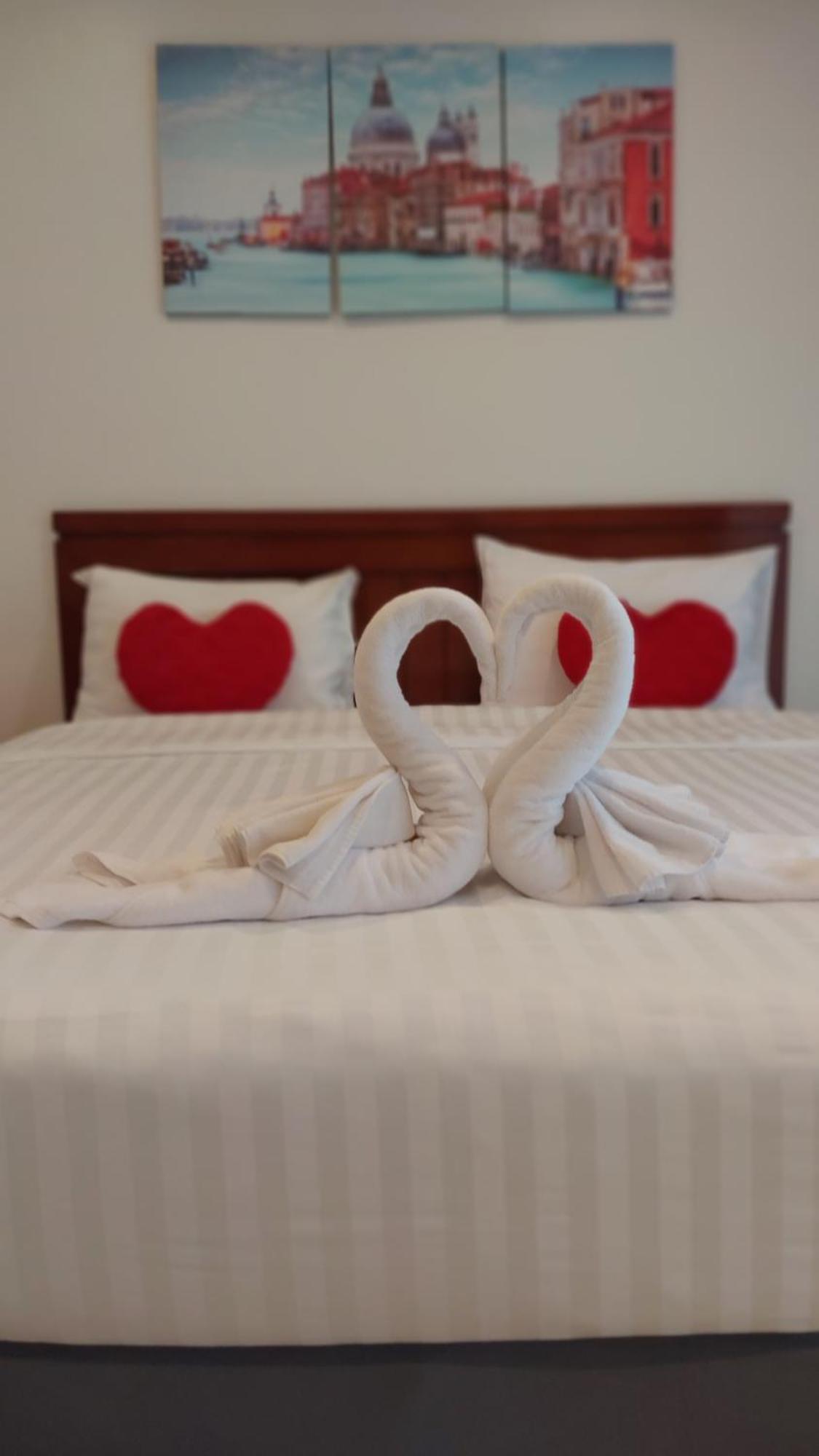 Хостел Benetti House Patong Экстерьер фото