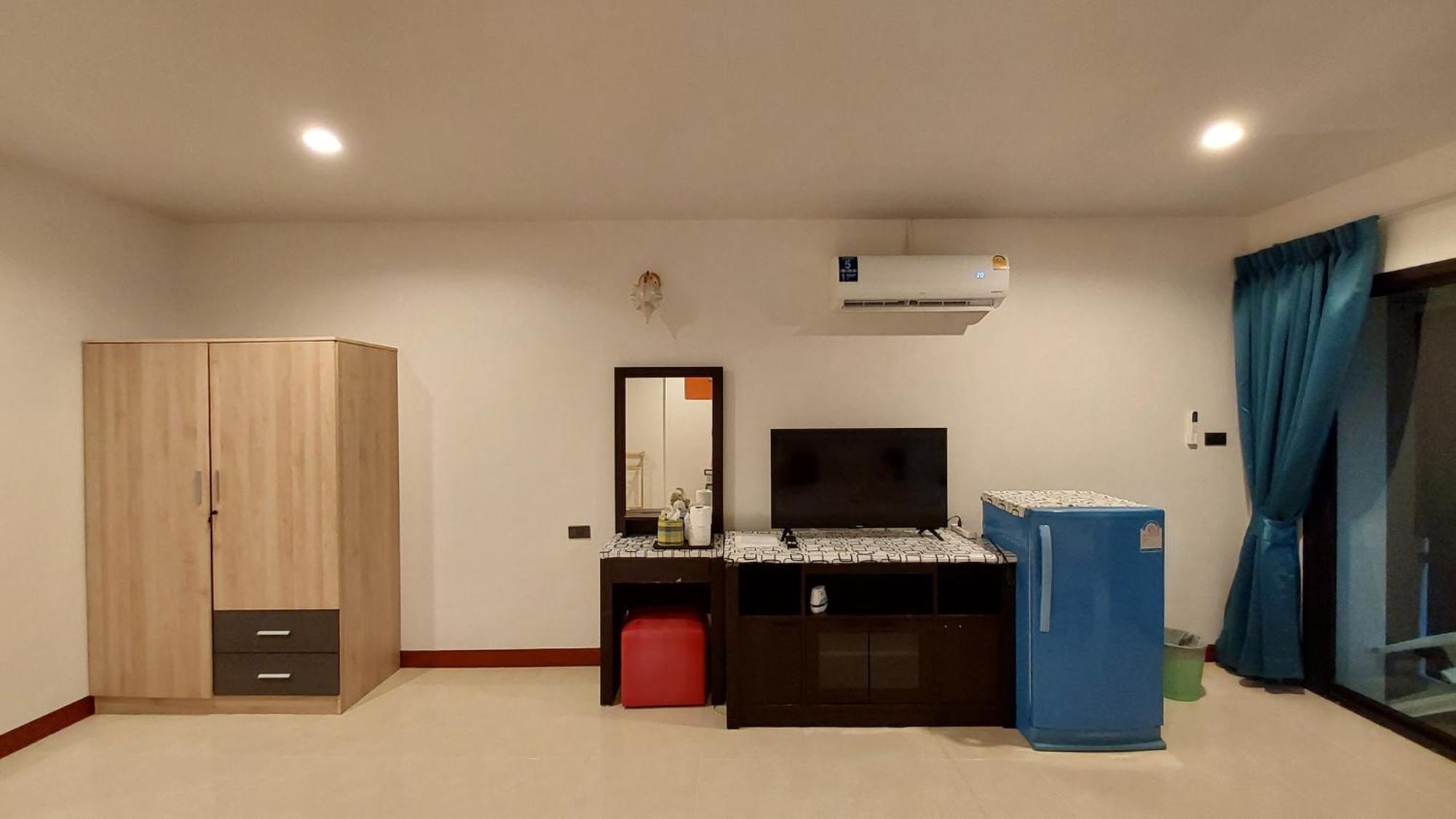 Хостел Benetti House Patong Экстерьер фото