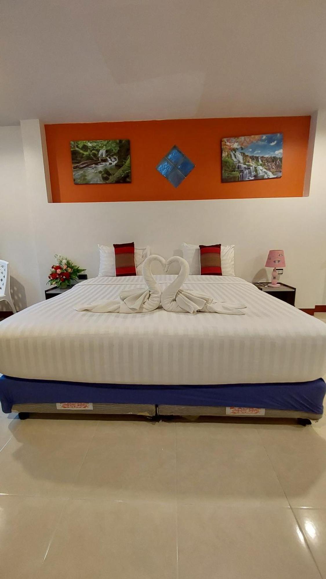 Хостел Benetti House Patong Экстерьер фото