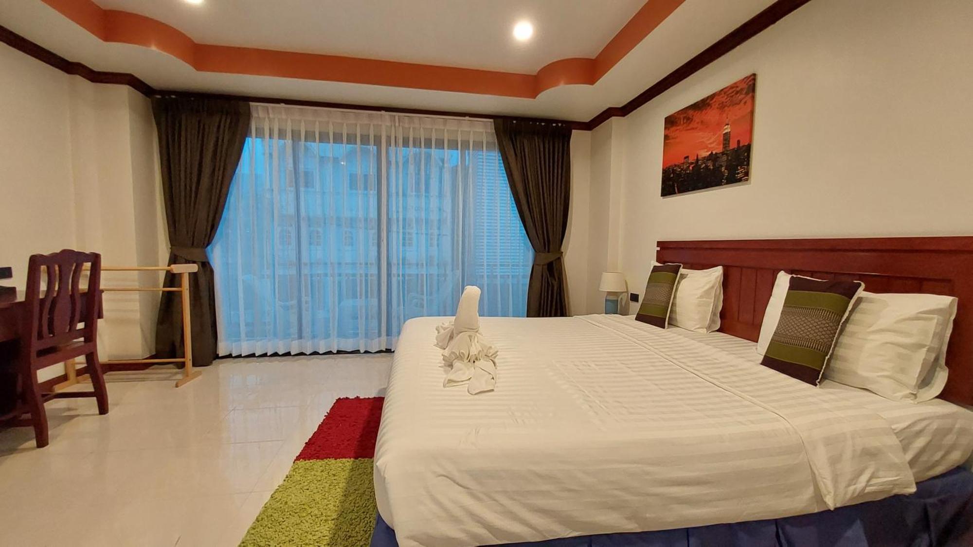 Хостел Benetti House Patong Экстерьер фото