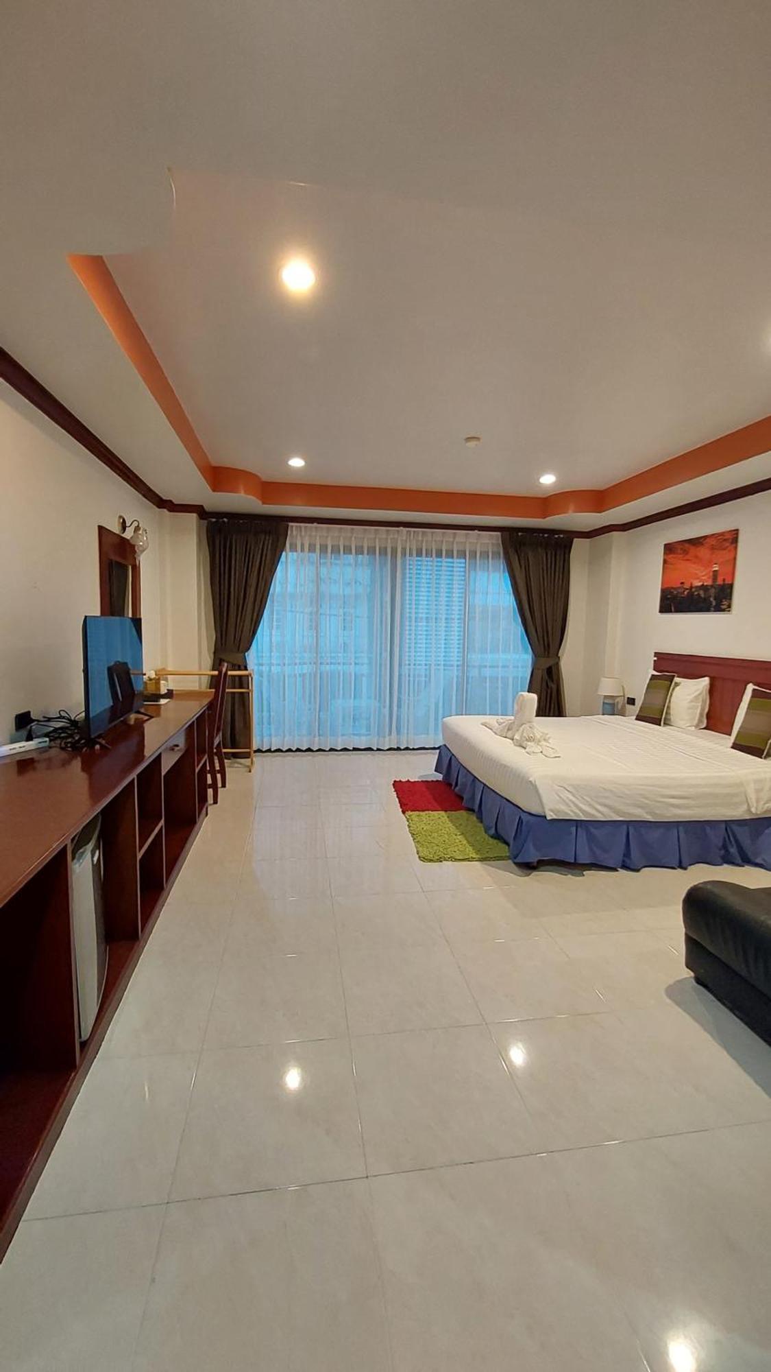 Хостел Benetti House Patong Экстерьер фото