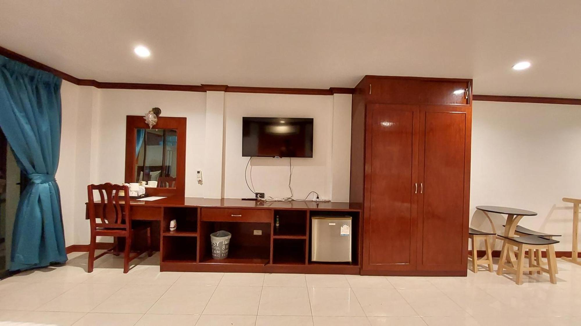 Хостел Benetti House Patong Экстерьер фото