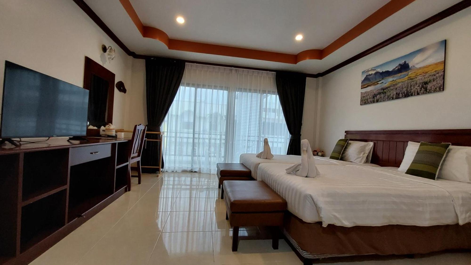 Хостел Benetti House Patong Экстерьер фото
