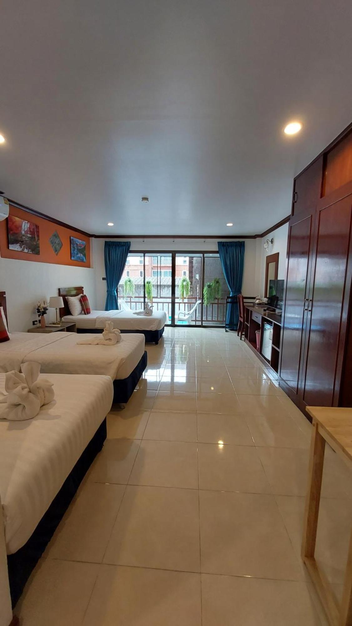 Хостел Benetti House Patong Экстерьер фото