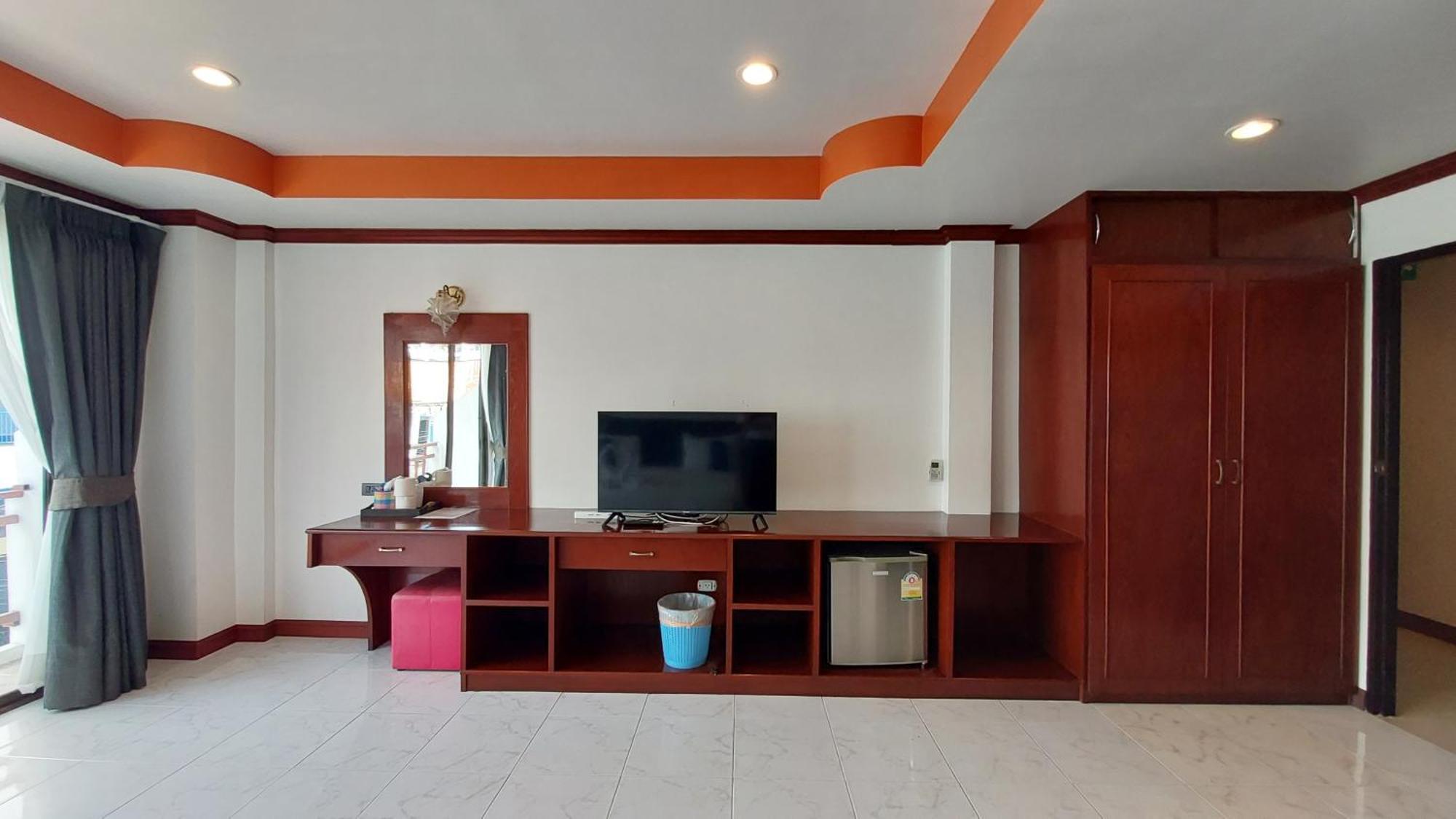 Хостел Benetti House Patong Экстерьер фото
