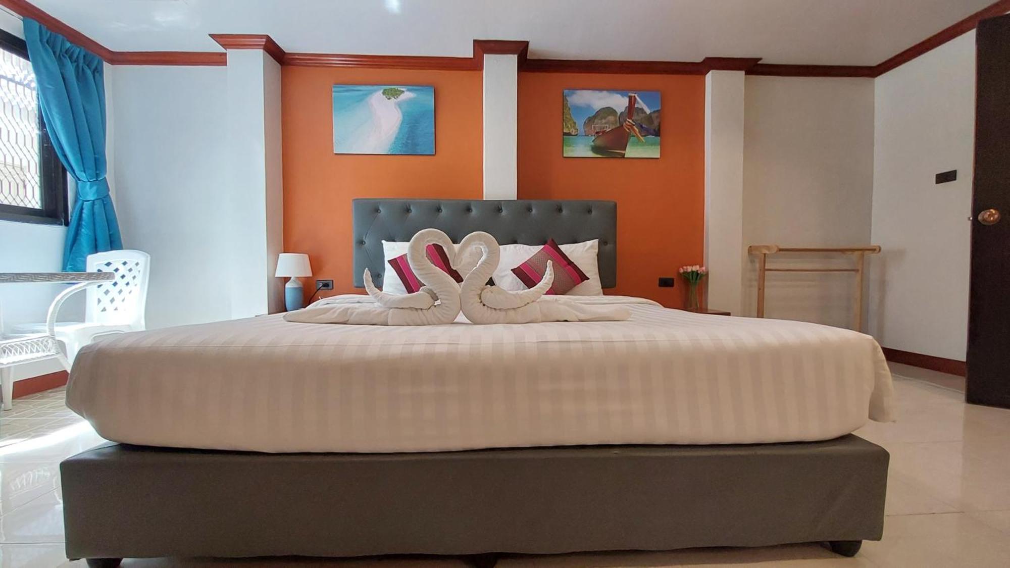 Хостел Benetti House Patong Экстерьер фото