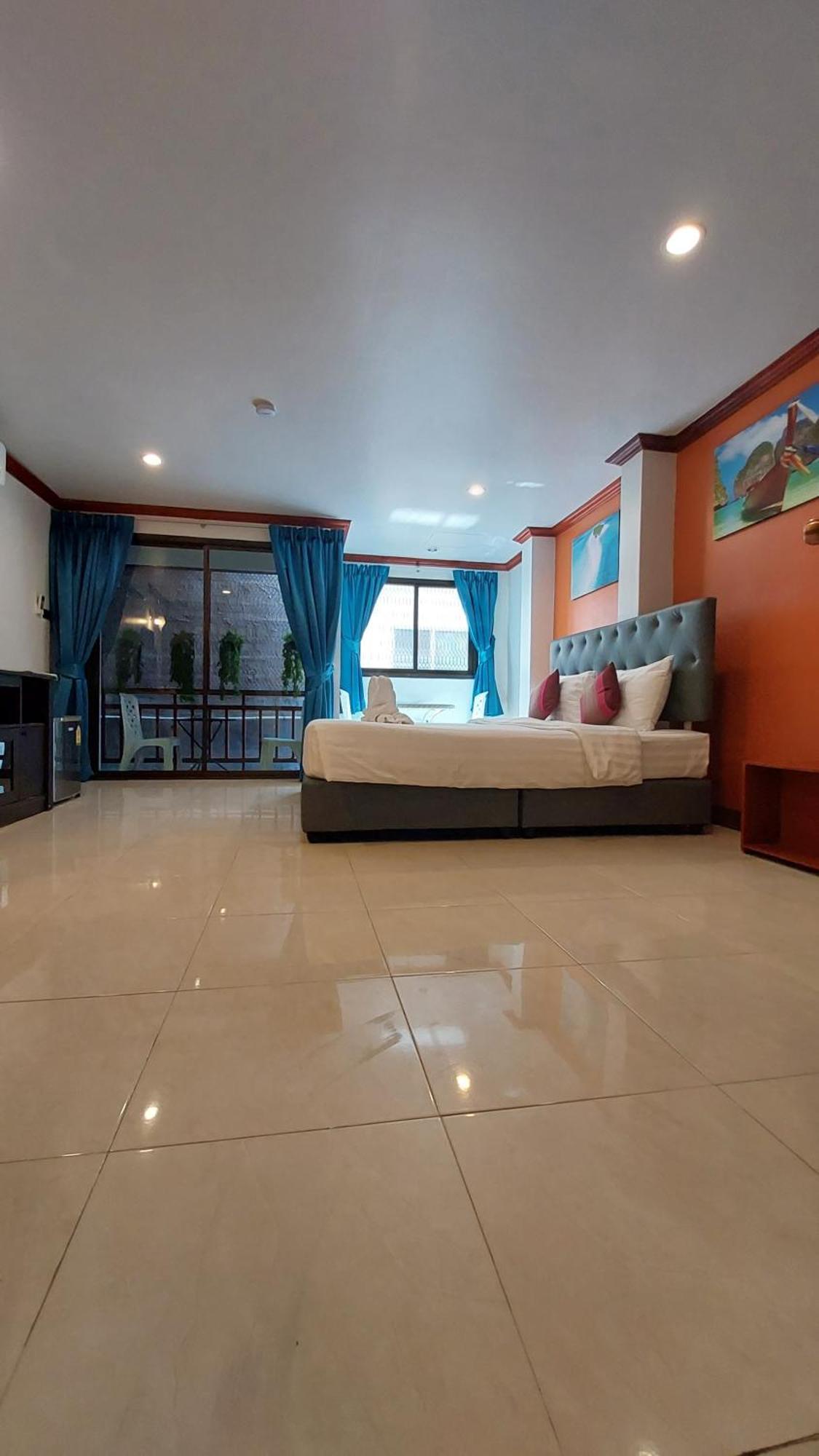 Хостел Benetti House Patong Экстерьер фото