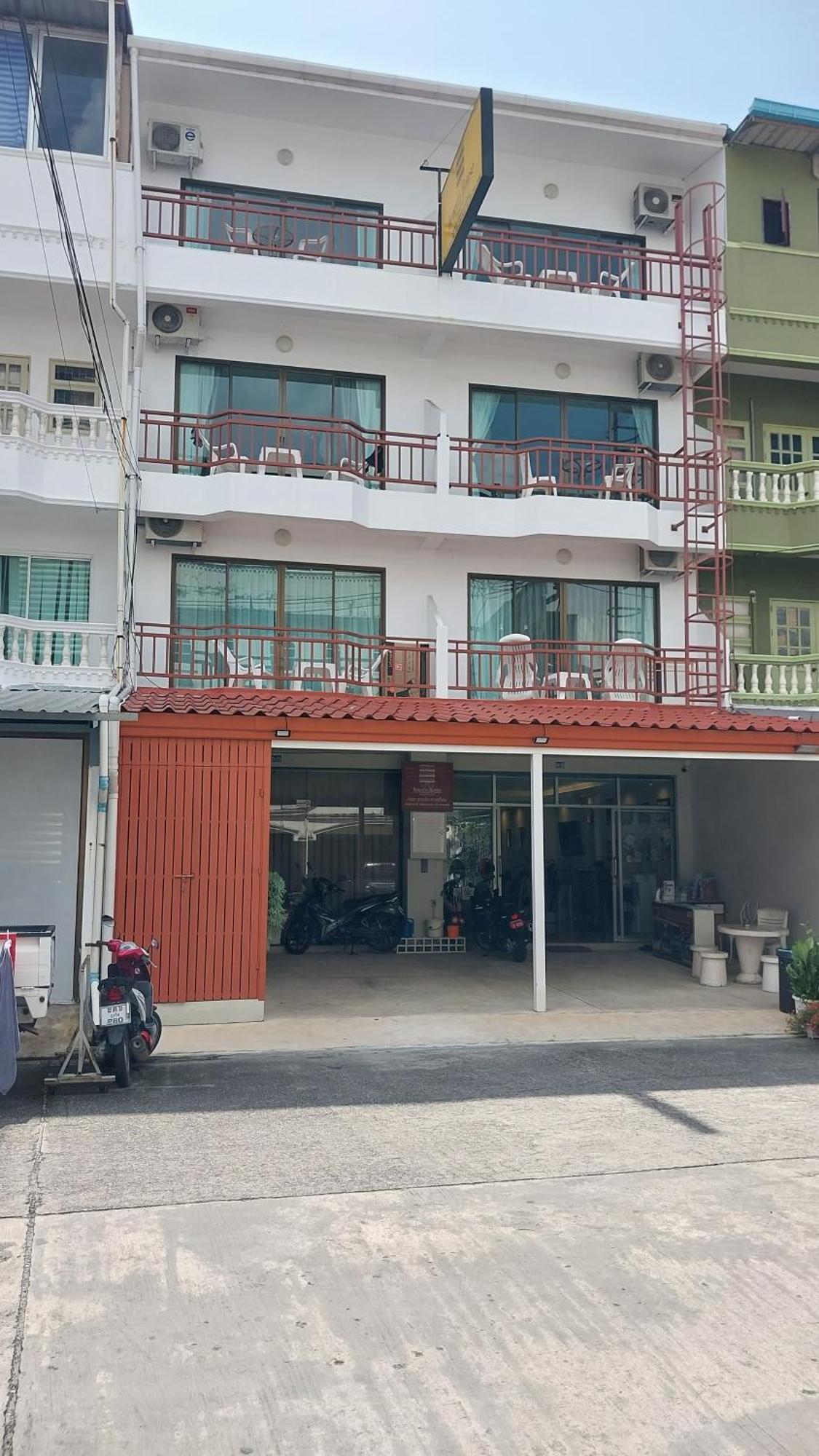 Хостел Benetti House Patong Экстерьер фото